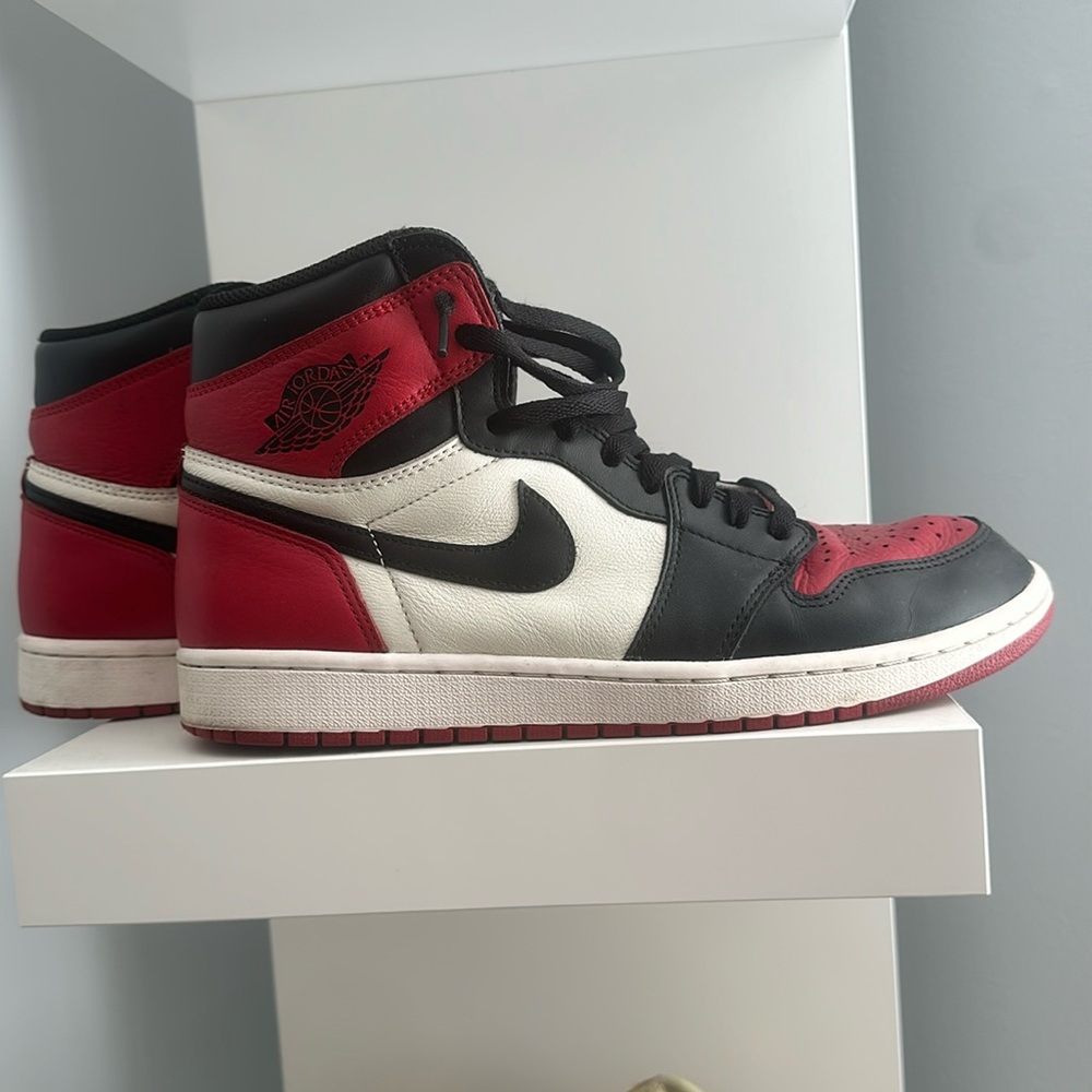 Jordan 1 bred toes size 10
